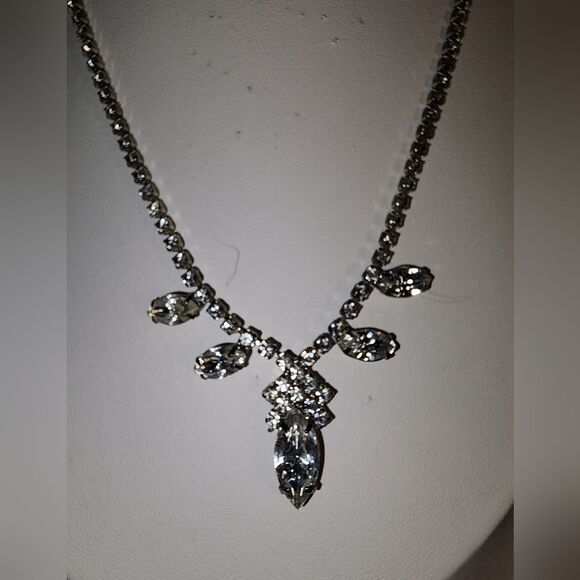 Vintage Elegant Silver Necklace with Crystal Accents 16" EUC!!! - Picture 2 of 8